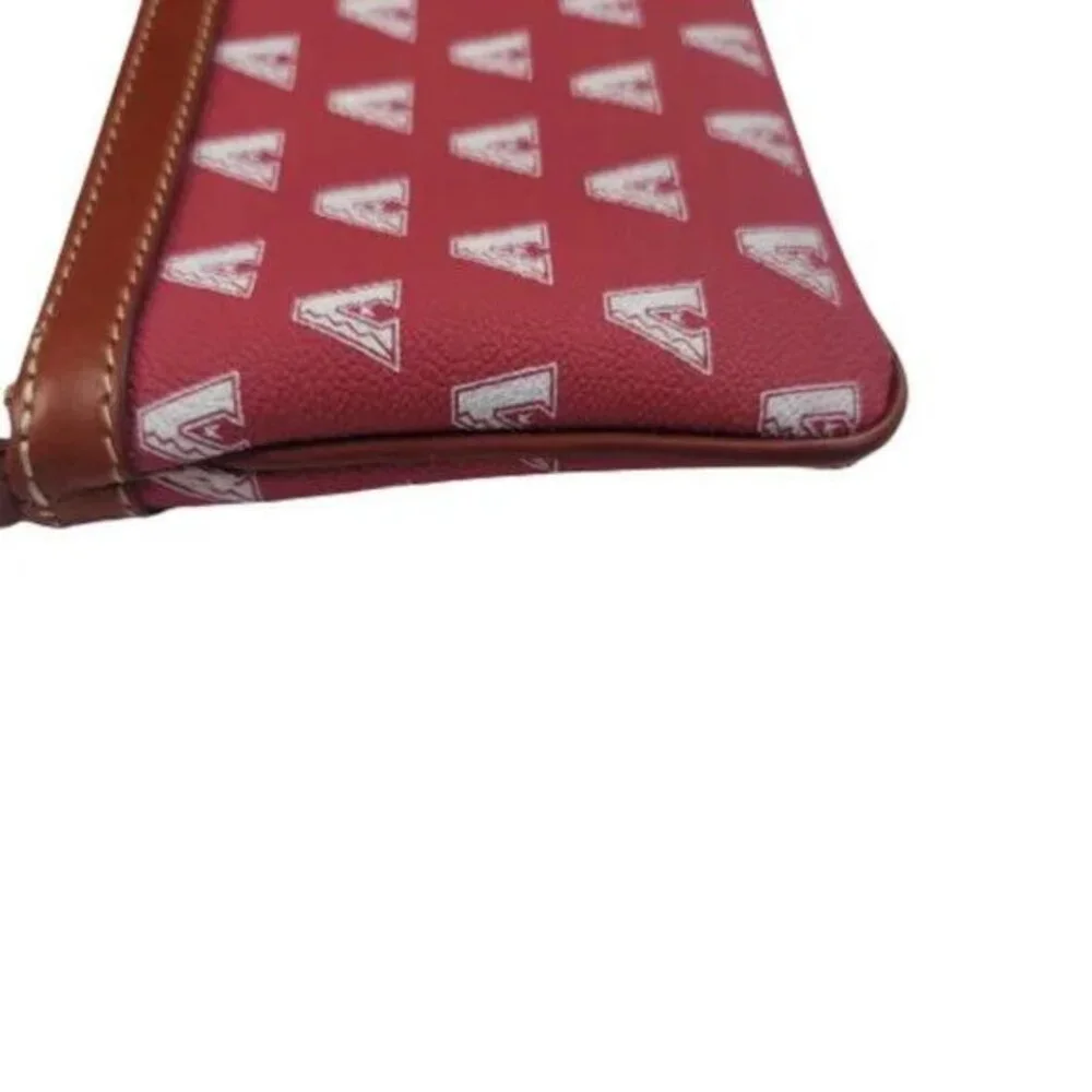 Dooney & Bourke reposhing this